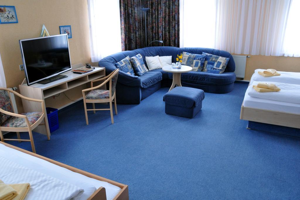 Hotel Am Hohen Schwarm Saalfeld Saale Exterior photo