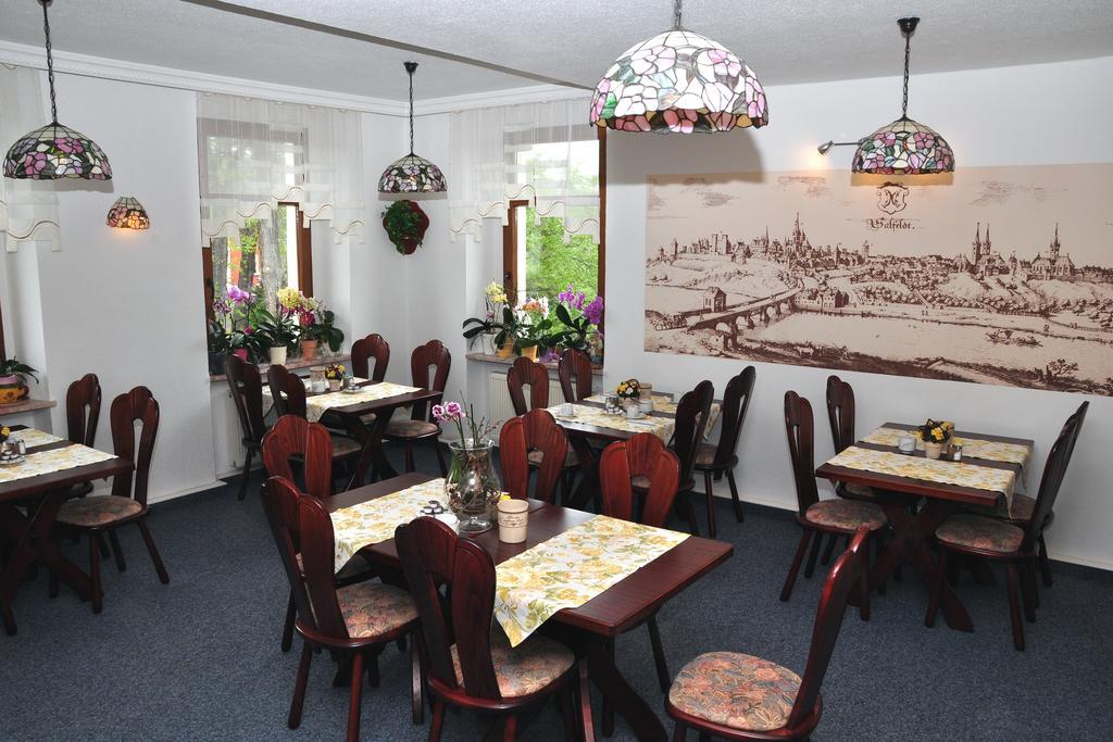 Hotel Am Hohen Schwarm Saalfeld Saale Exterior photo