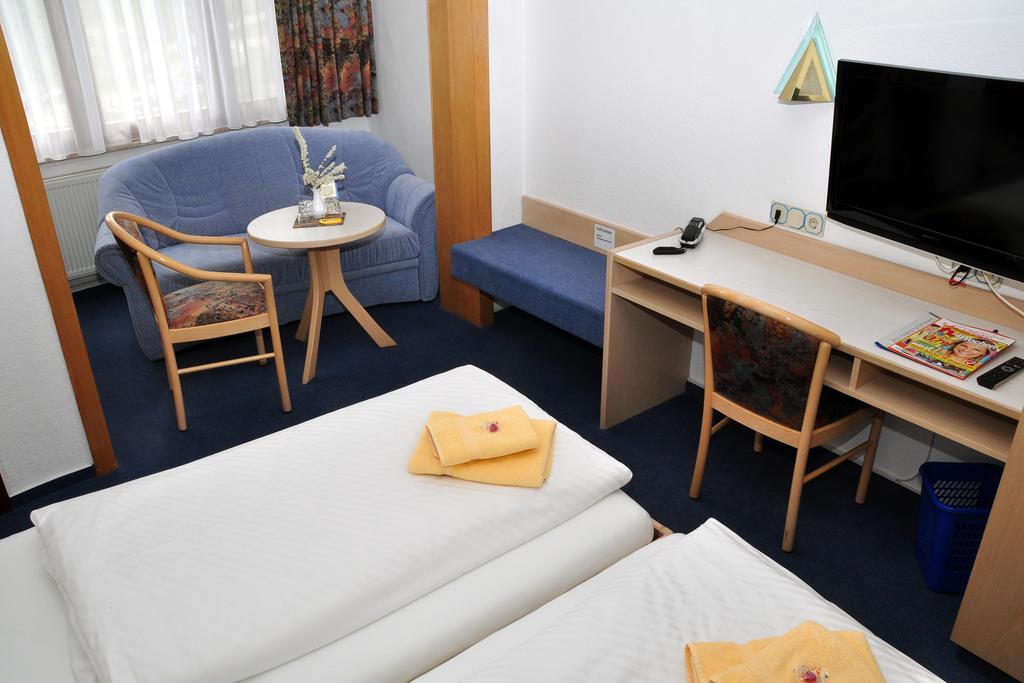 Hotel Am Hohen Schwarm Saalfeld Saale Exterior photo