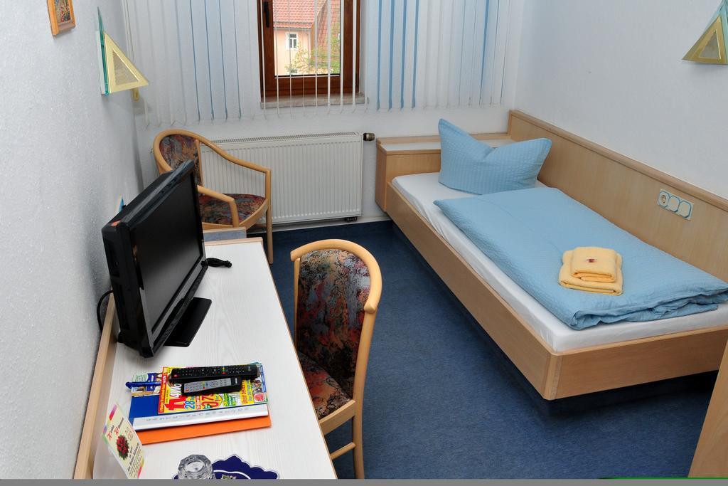Hotel Am Hohen Schwarm Saalfeld Saale Room photo