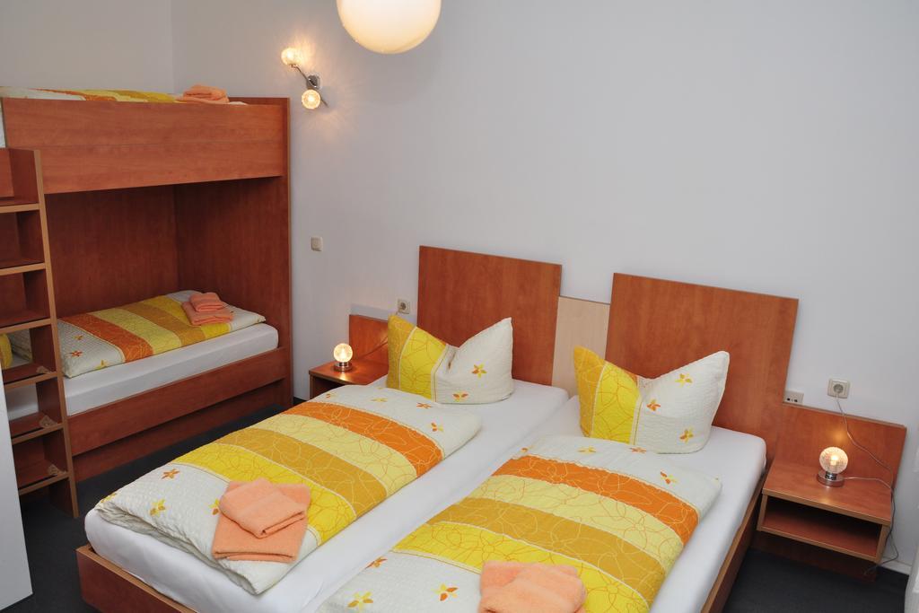 Hotel Am Hohen Schwarm Saalfeld Saale Exterior photo