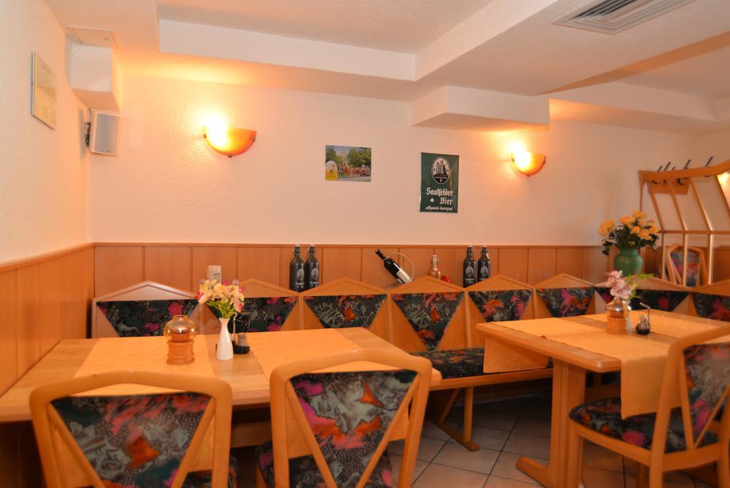 Hotel Am Hohen Schwarm Saalfeld Saale Exterior photo