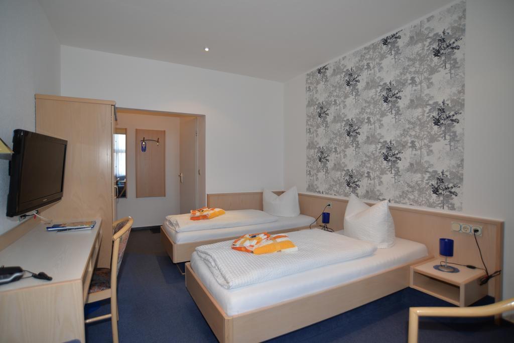 Hotel Am Hohen Schwarm Saalfeld Saale Exterior photo